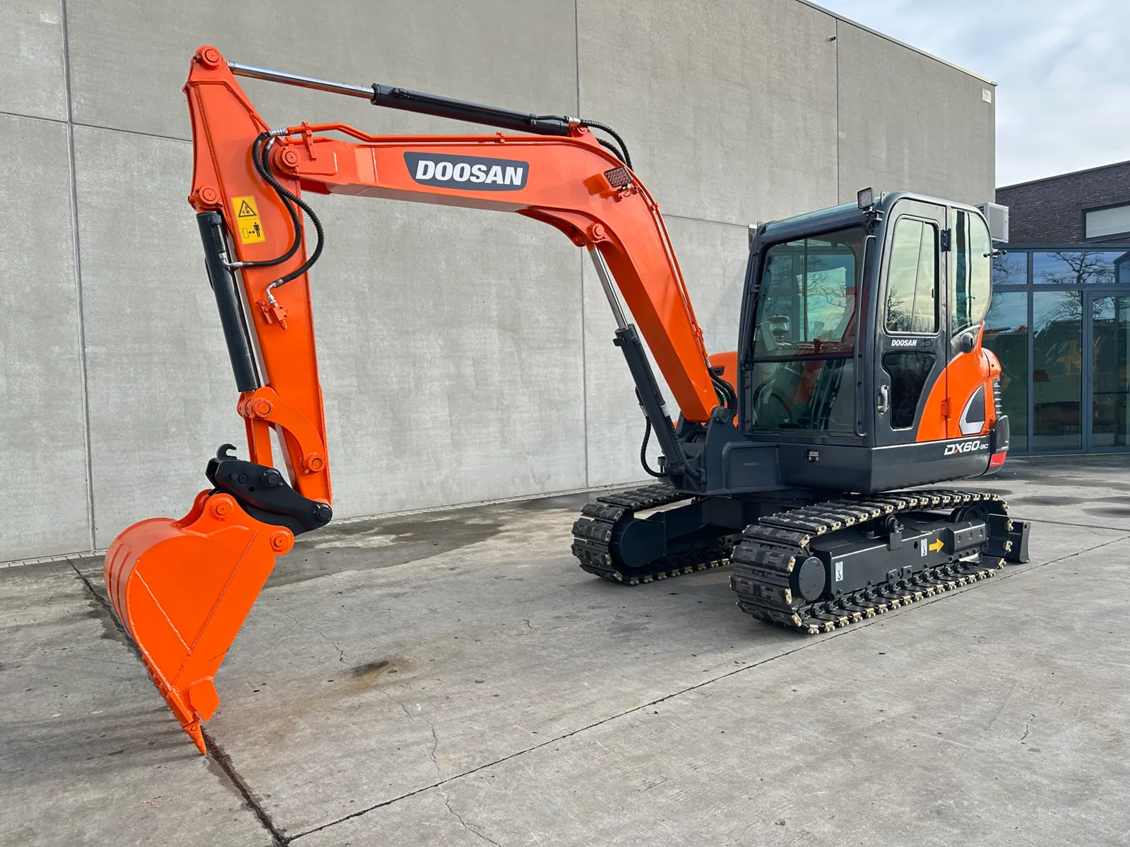 file Doosan DX60-9 / 2018 / 4900 radnih sati - Slika 1