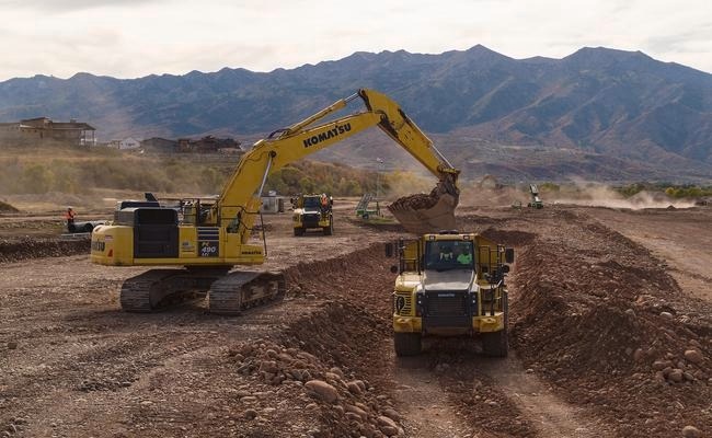 Komatsu PC56-7 bager – specifikacije i prednosti midi bagera